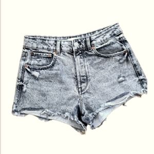 Zara‎ Womans Distressed Grey Wash Jean Shorts Size 4